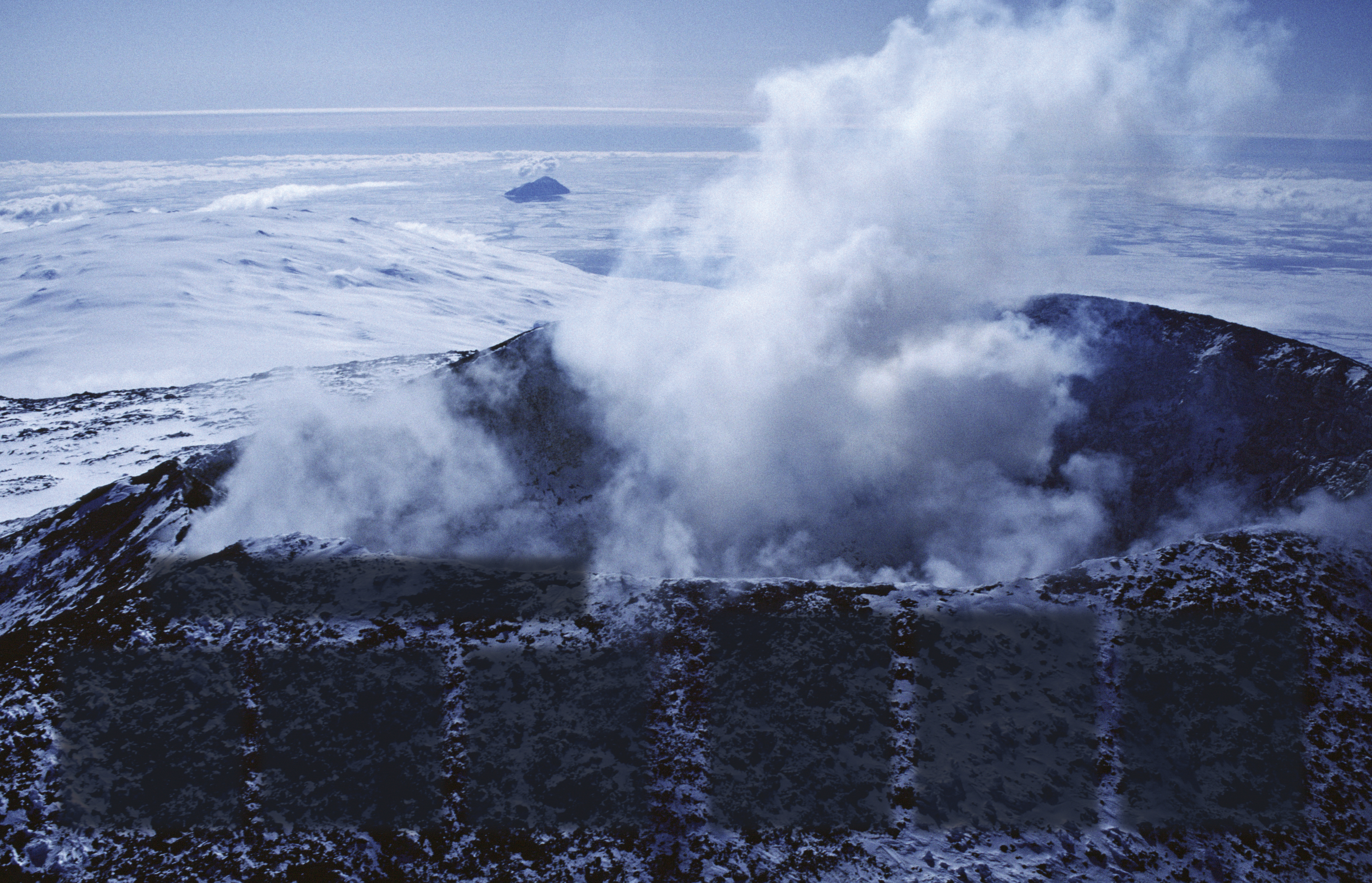 【南極火山と気候変動】「氷床の減少」と「火山活動の活発化」。気候変動と地殻変動の思わぬ結びつき